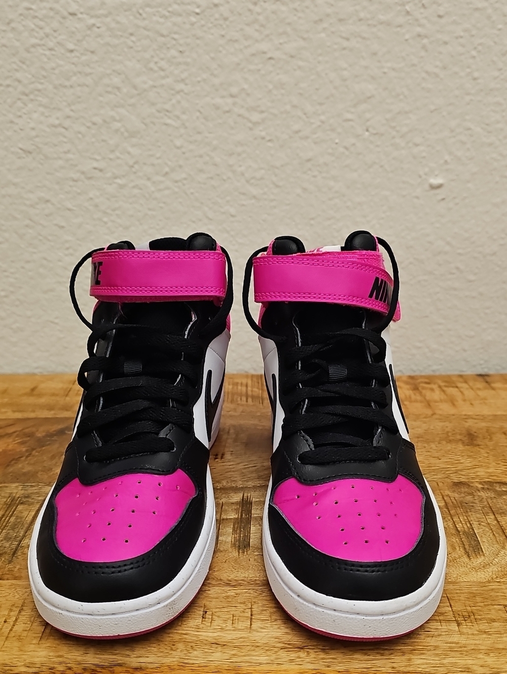 Nike Kids High-Top Sneakers in Black & Hot Pink Sz 5.5y = Womens Sz 7